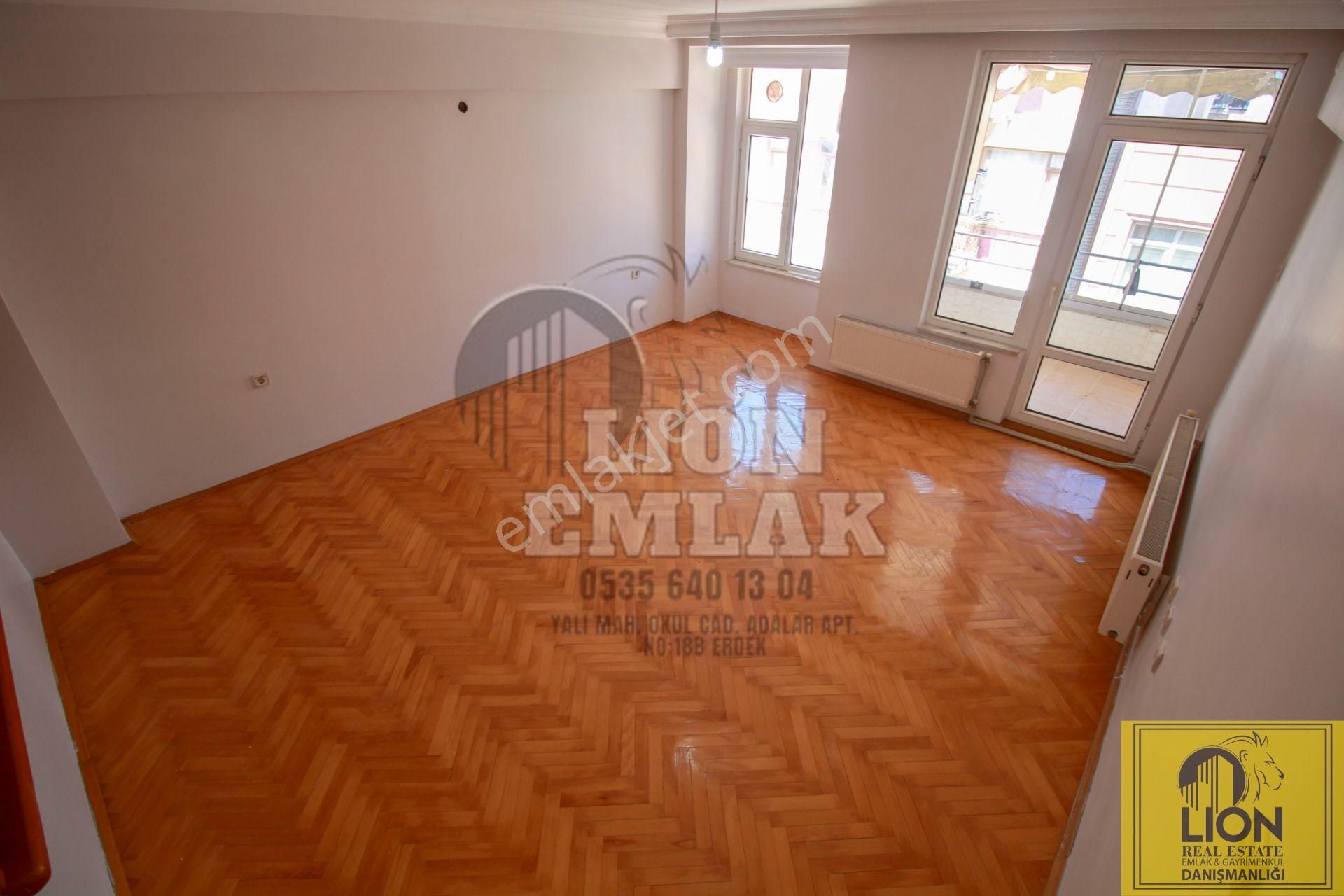 Erdek Yalı Mahallesinde Çarşı İçerisinde 3+1 145 M² Satılık Daire