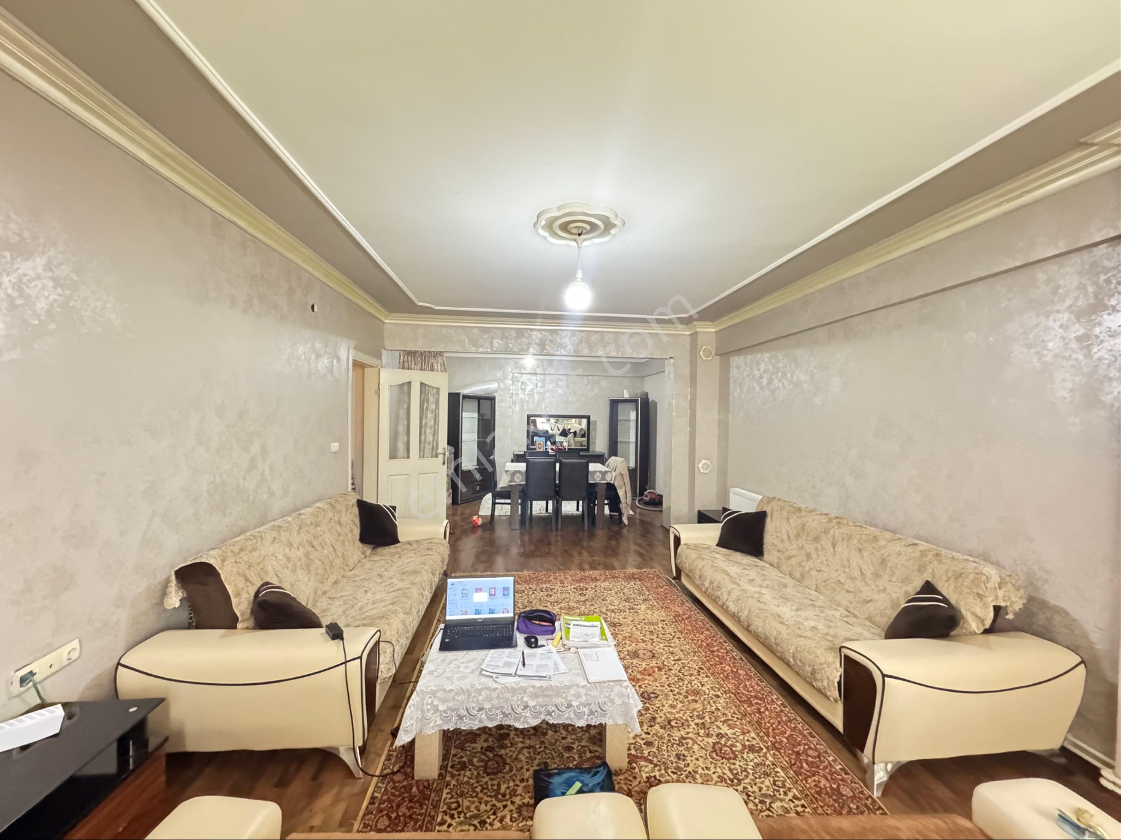 Ze-max'tan Kahveler Durağında 110 M2 Ön Cephe 2+1 İskanlı Daire