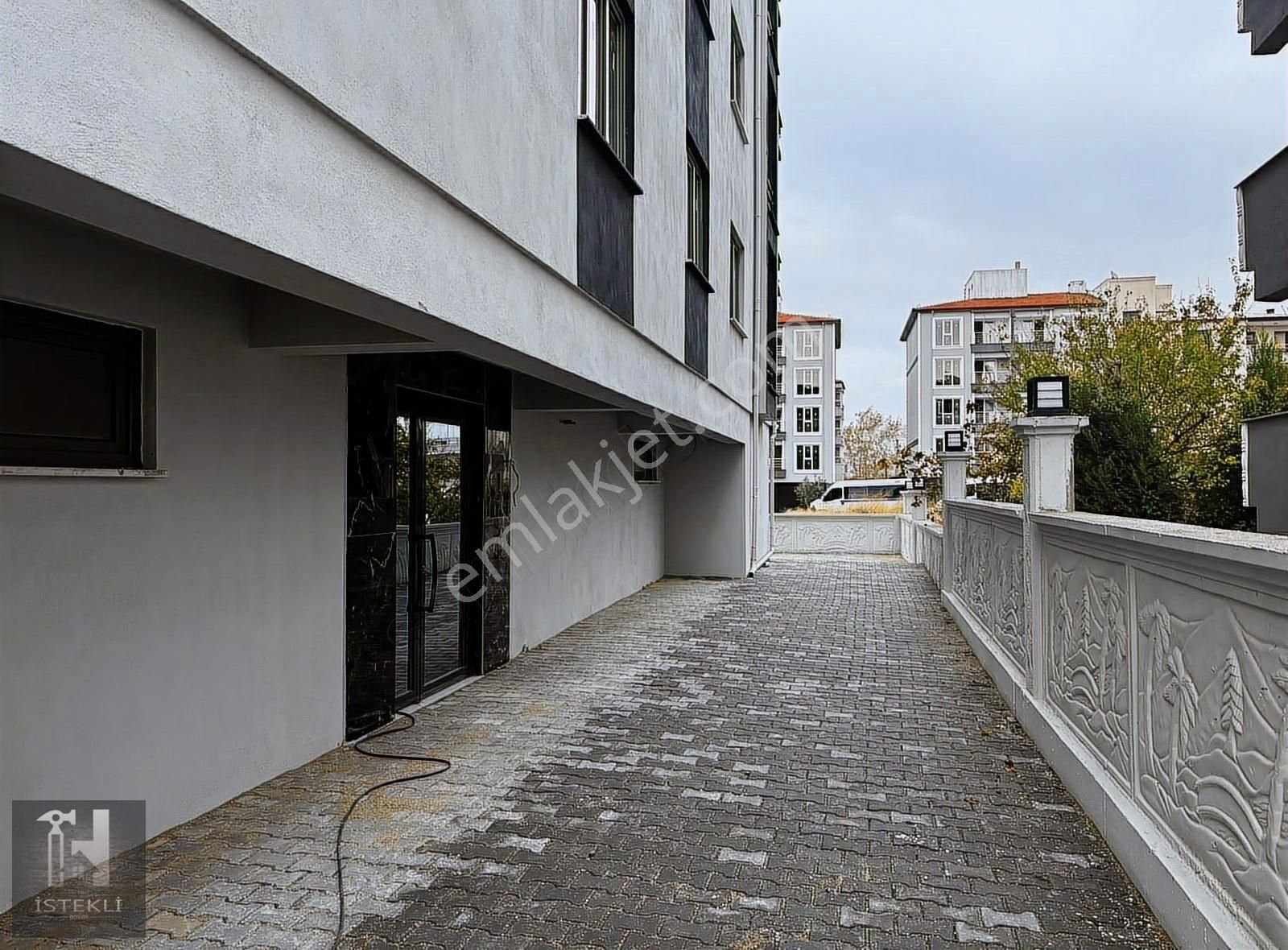 İstekli Emlak'tan Göz Hastanesi Yakını Satılık Sıfır 2+1 Daire