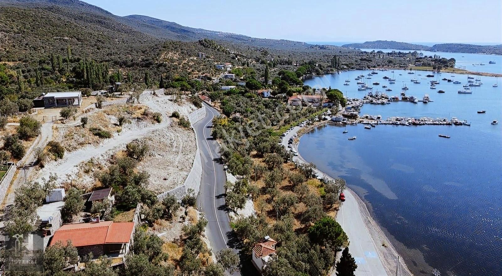Kalem Adası Ve Garip Adası Manzaralı Bademli Limanı Arkası Tarla