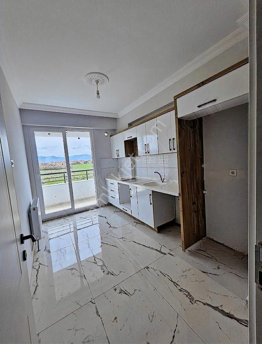 Gömeç Mithatpaşa Mah.ara Kat Ferah Kullanımlı Satılık 2+1
