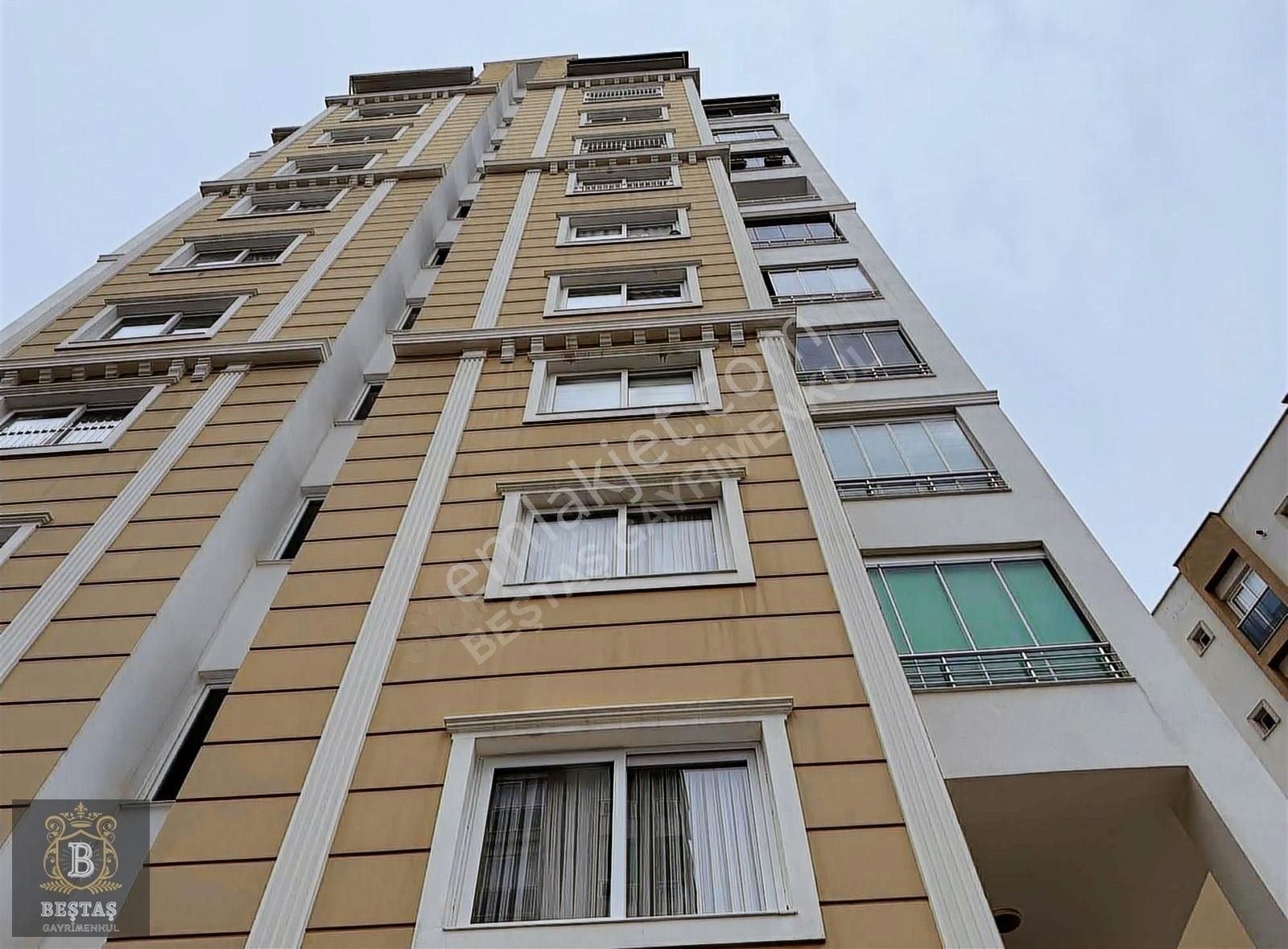 Beştaştan Aydınlıkevlerde Lüx Sitede Geniş 2+1 Satılık Daire