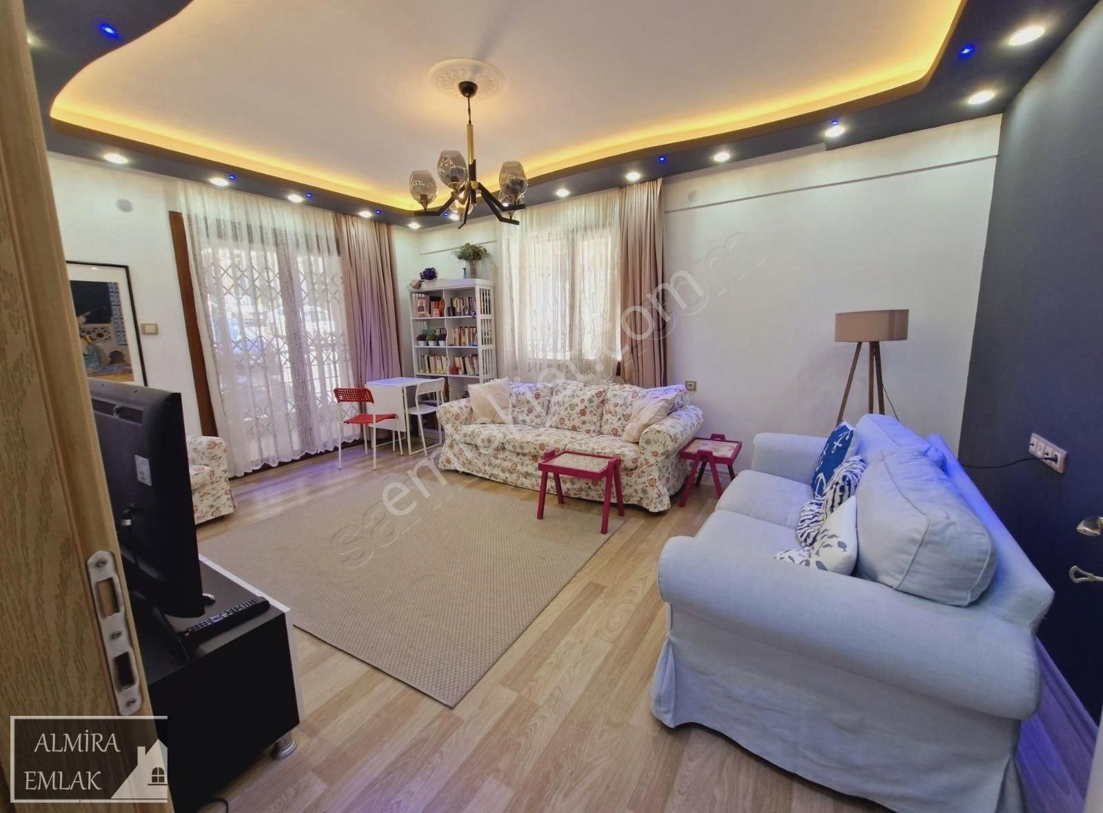 10 Yaşında Bina 3+1 135m2 Ara Kat Köşe Daire Asansörlü Otoparklı