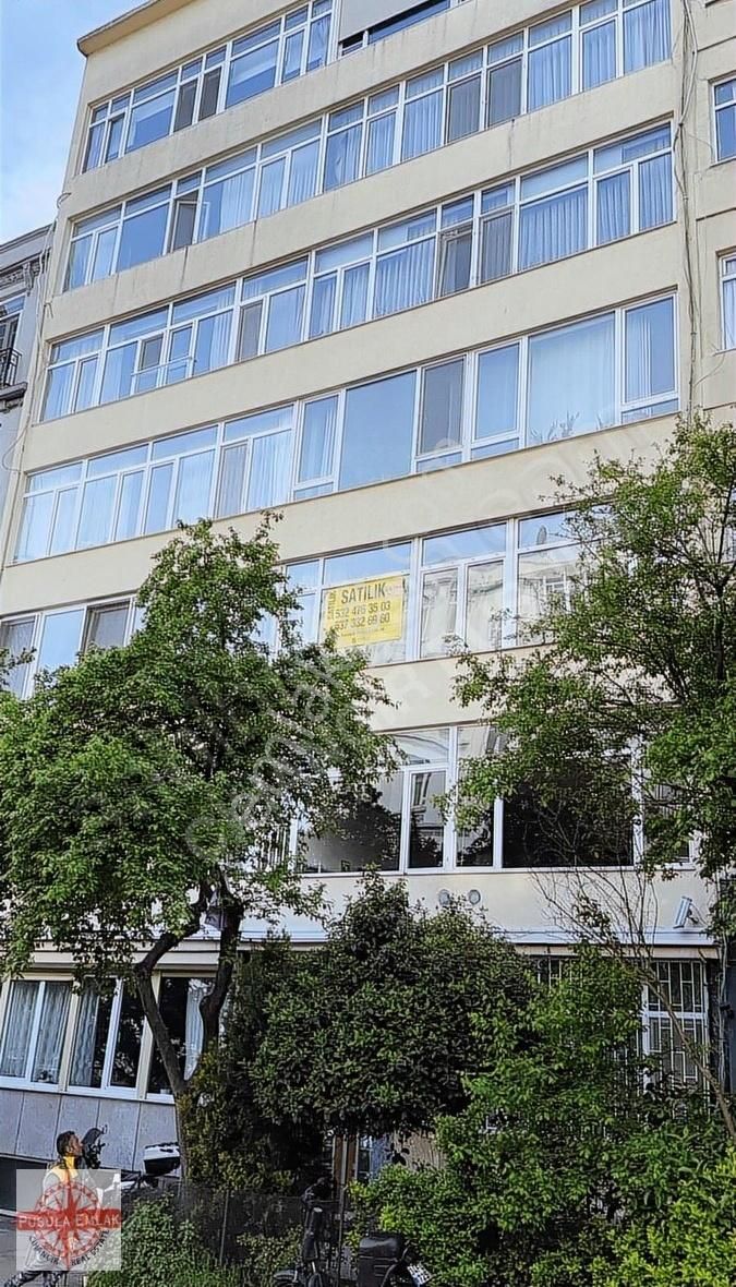 Cihangir Cadde De 4+1 Satılık Arakat Balkon+ Bahçe