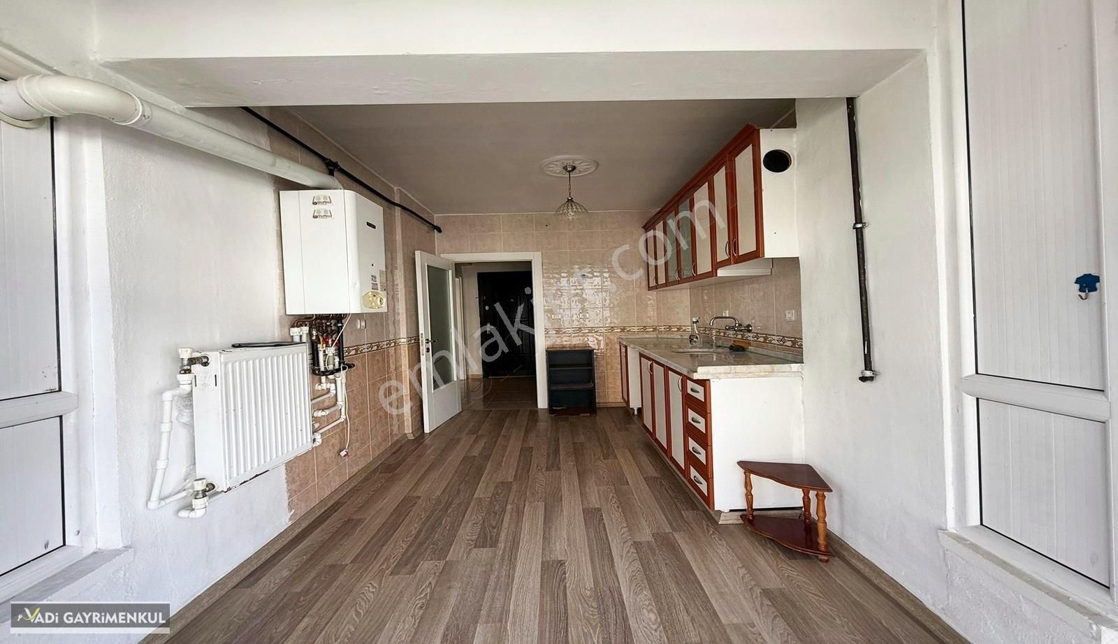 Vadi'den Esertepede İskanlı Cephesi Açık Altı Daire Y.giriş 3+1