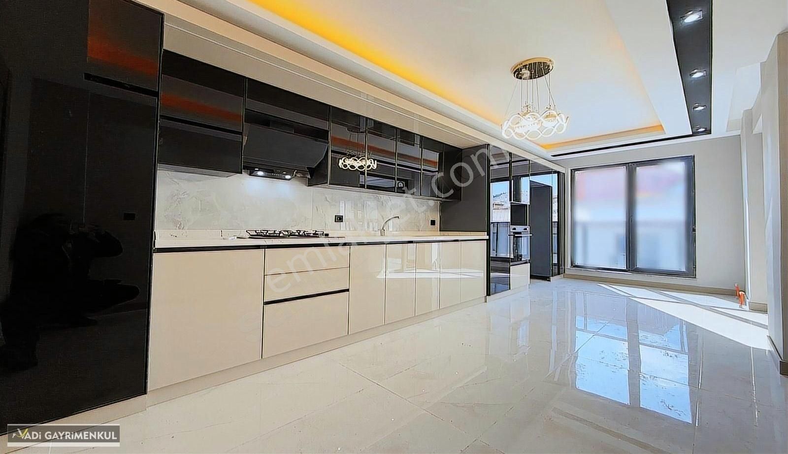 Vadi'den Hisarda Ara Kat Full Yapılı Giyinme O. Çift Banyo 4+1