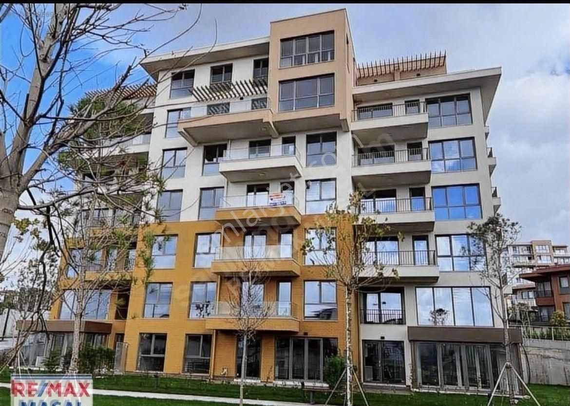 Bahçeşehir Estonşehir Koru Sitesinde Satılık 2+1 Lüks Konut
