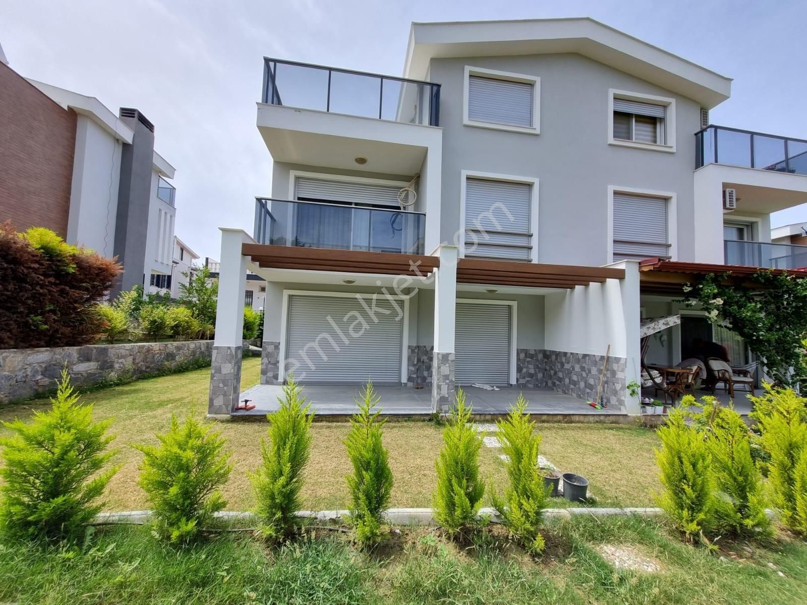 Kuşadası Sogucak Mah.denıze 1800 Mt Mesafede Full Eşyslı Şömıneli Lüks Villa.!