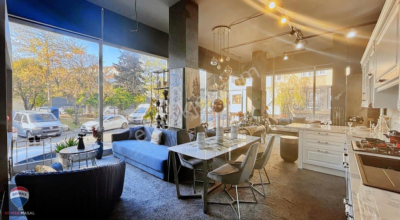 Ataşehir Mobilyacılar Çarşısı Köşe Başı Devren Kiralık Mağaza