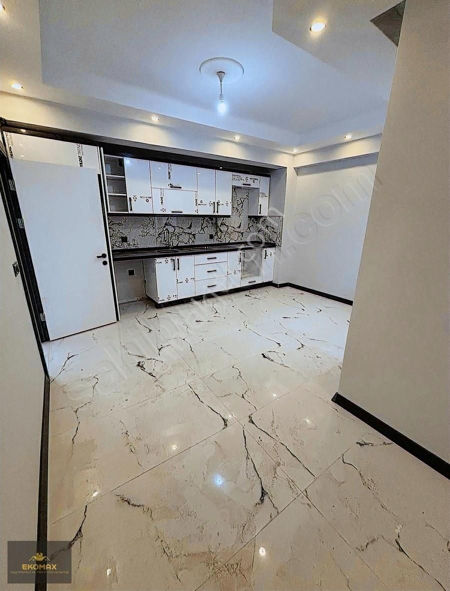 Kartepenin Çarşısı İstasyon M. Y. Kredili E. Banyolu 3+1 Dubleks