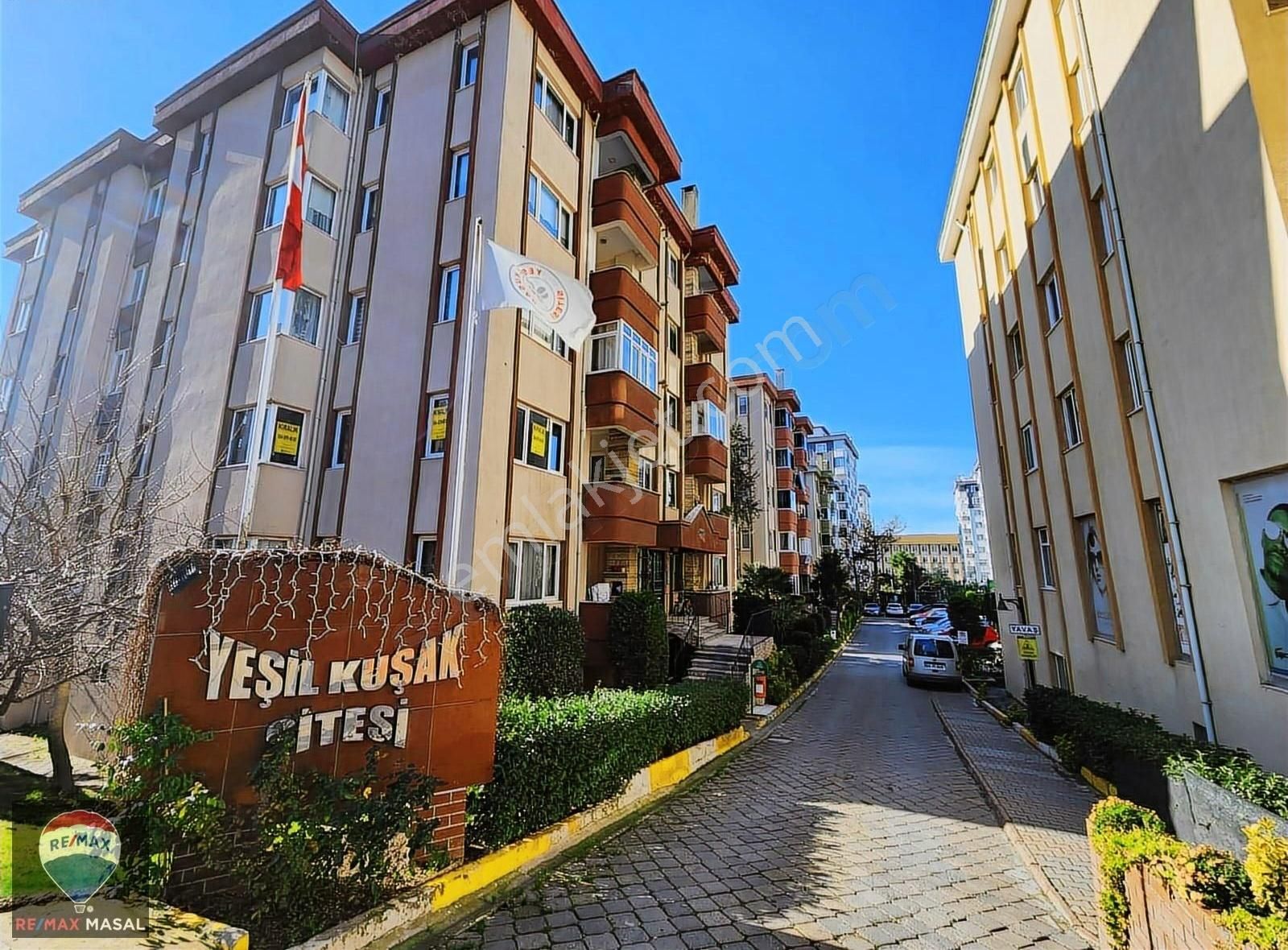Yeşil Kuşak Sitesinde Satılık Ara Kat 3+1 Daire