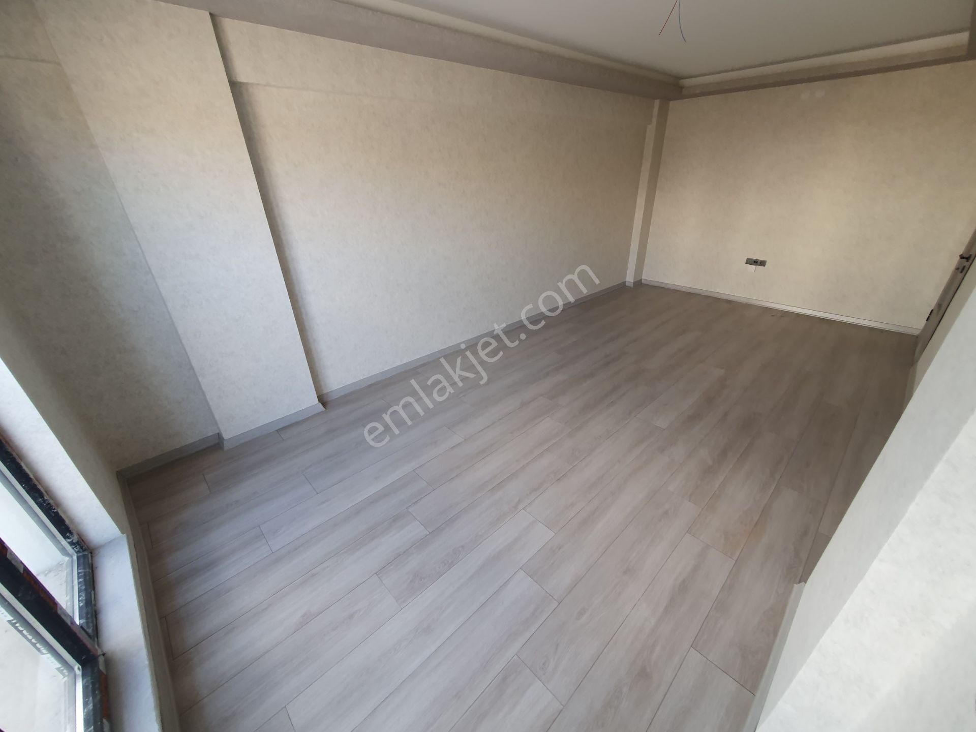 Mülk Emlak Ofisinden Sıfır 3+1 110 M2 Full Yapılı Merkezi Konumda Daireler..