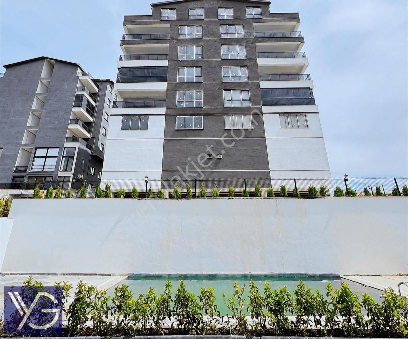 Yamaner'den Kayapa Da 3+1 Bulvar Üstünde Geniş Manzaralı Daire
