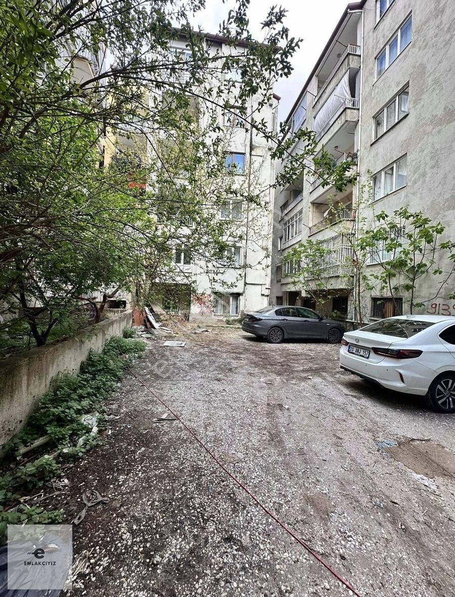 Akkonak Mahallesinde Arakat Satılık Geniş Bakımlı Daire