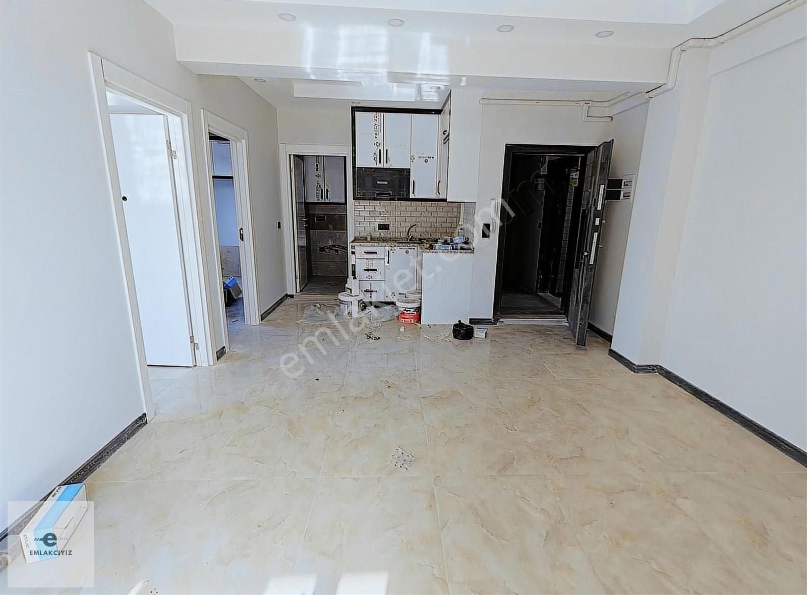 Albayrak Meydanı Altı Cadde Üzerinde Satılık Daire.