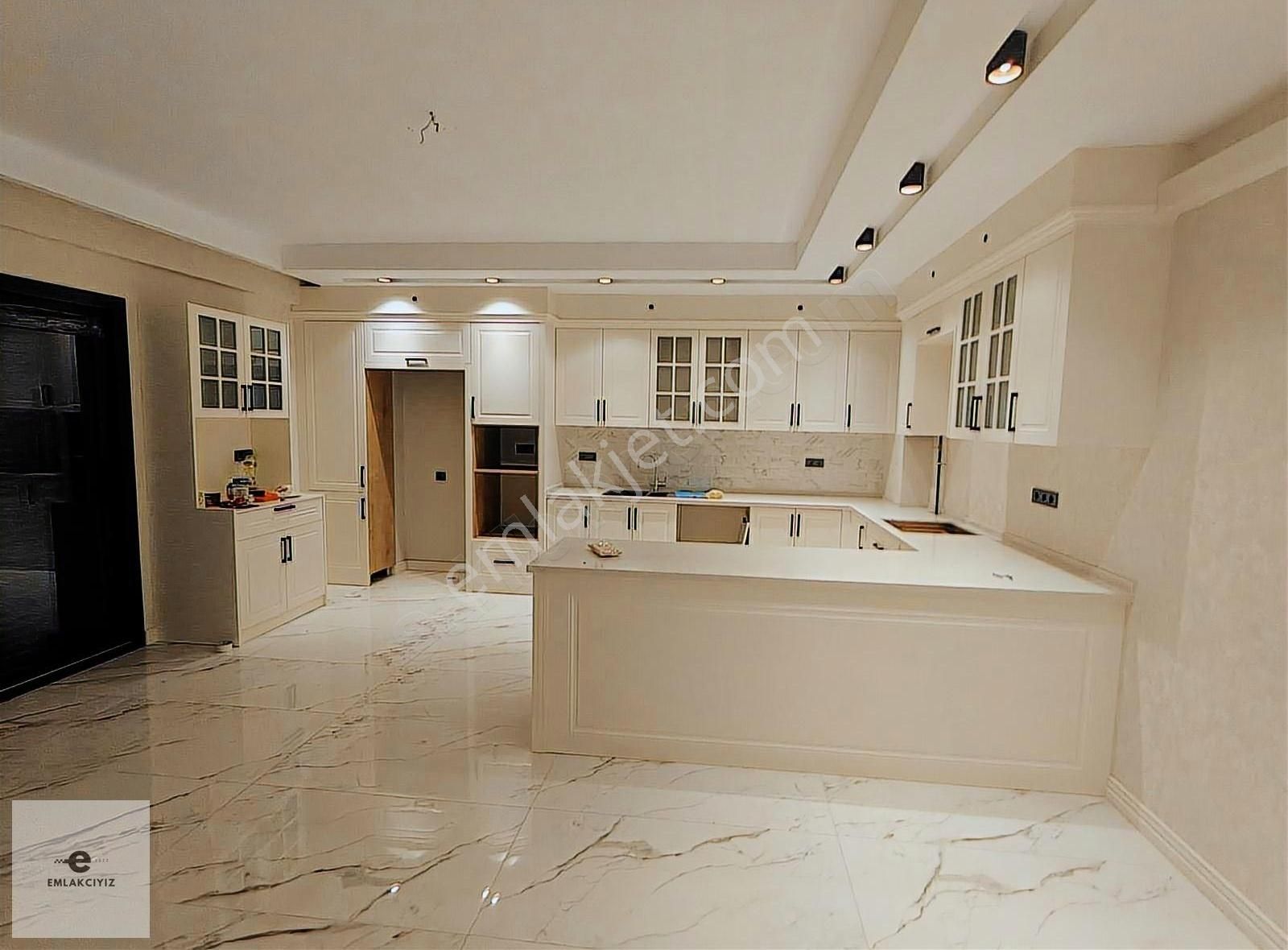 Site İçi Satılık Daire Özel Giotinli Cam Balkon Süper Manzara