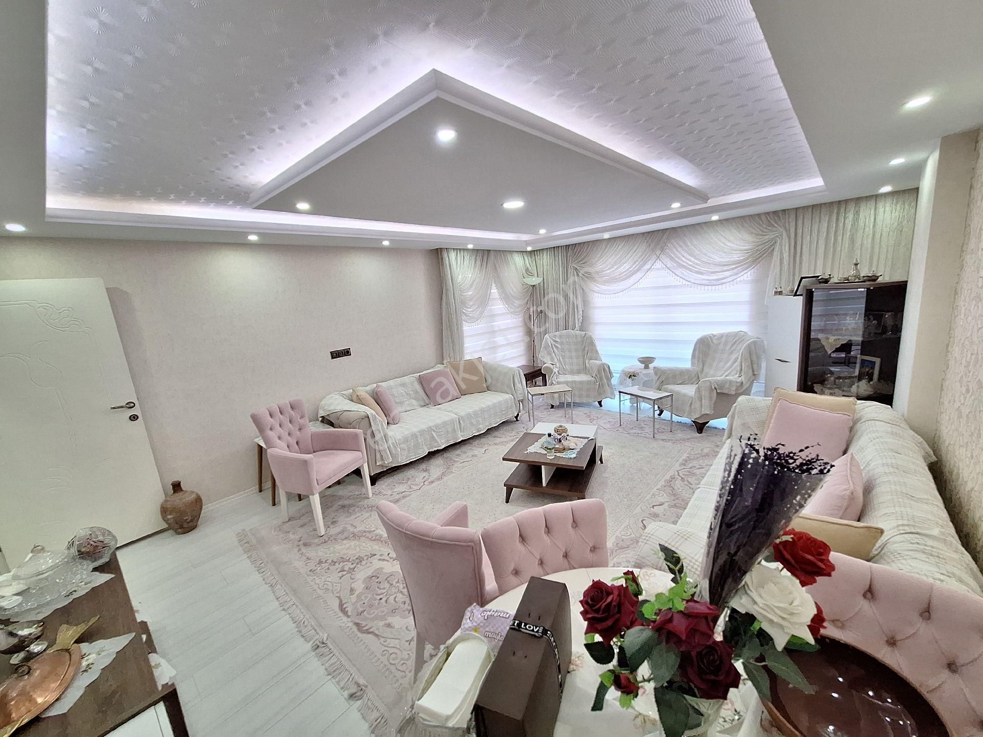 Maraton Emlak Erkan Ateş Den 270 M2 Havuzlu Dublex