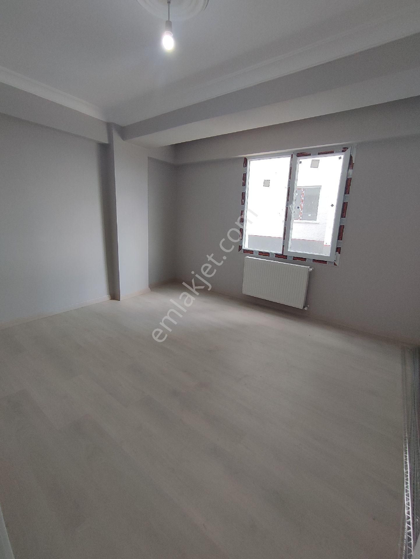 Başakşehir Güvercintepe'de Satılık 2+1 Balkonlu Giriş