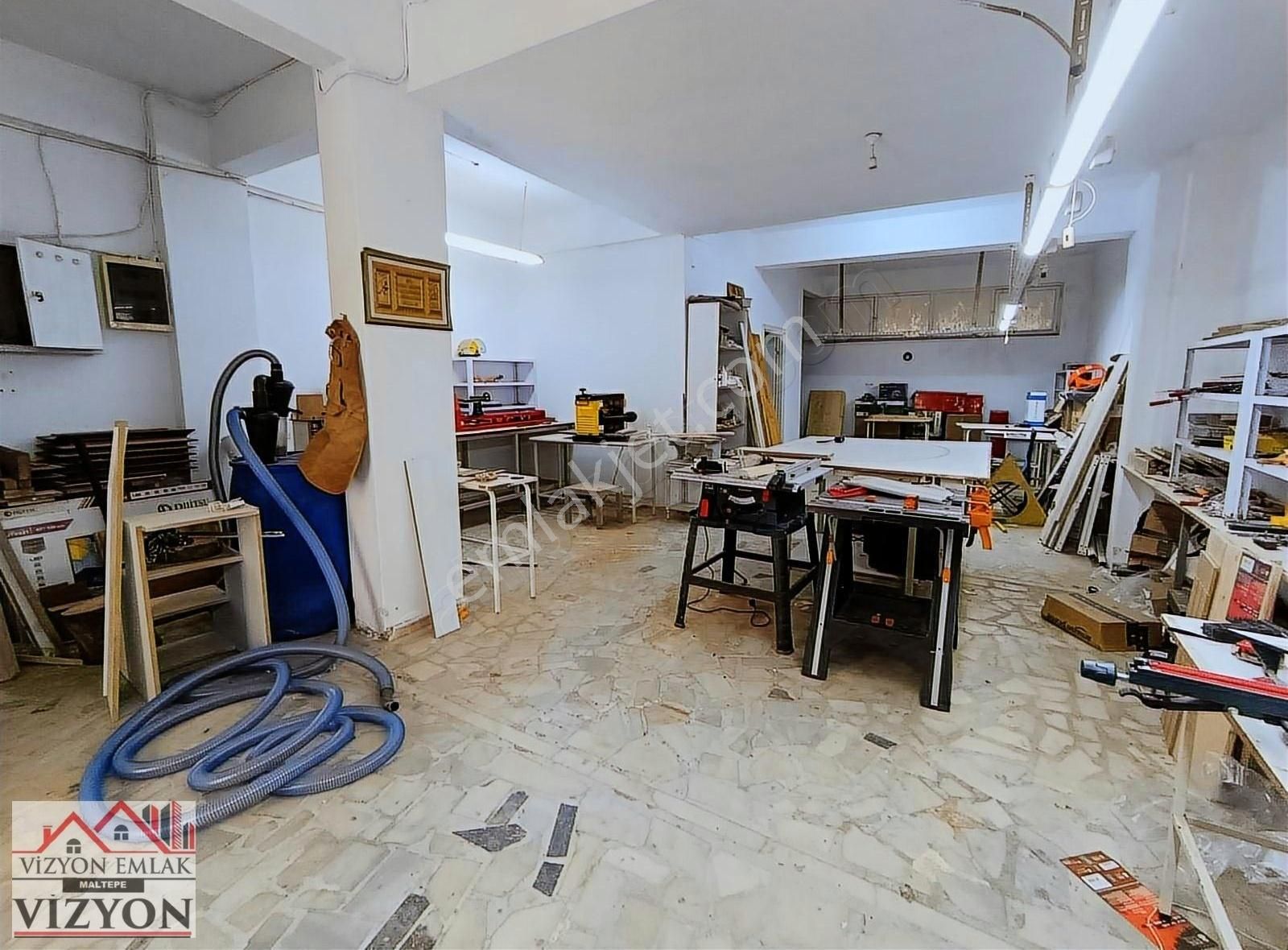 Caddeye Yakın Her İşe Uygun Düz Ayak Kiralık Dükkan 120m2 Kaçmaz