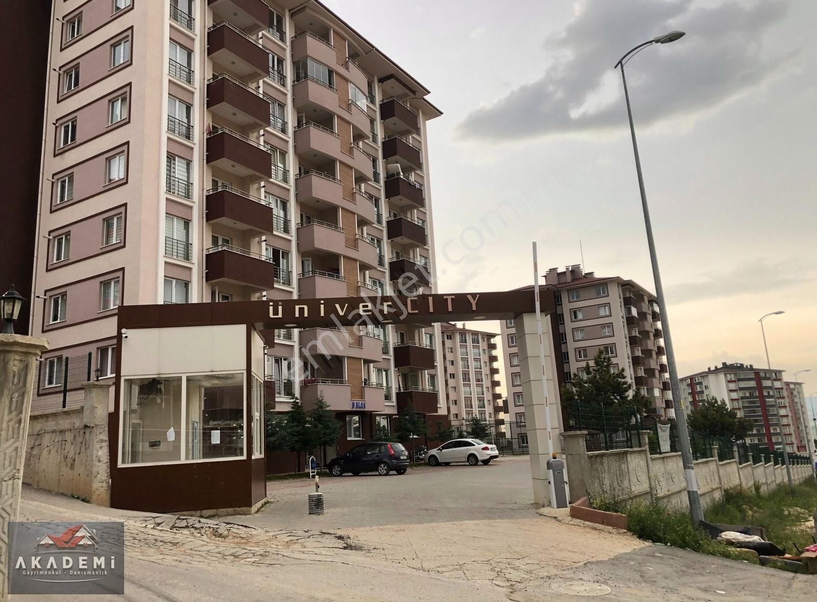 Akademi Gayrimenkul'den Üniversity Sit. Kiralık Eşyalı 1+1 Daire
