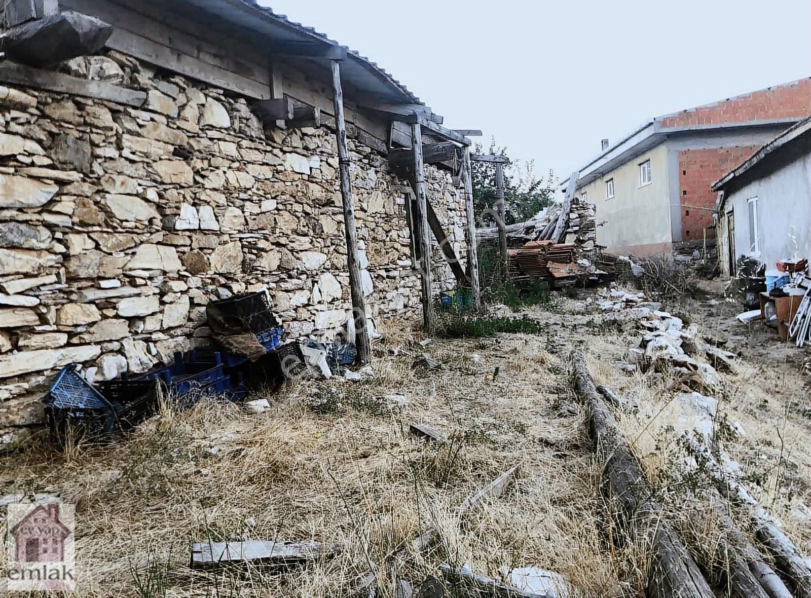 Bayramiç Çaldağ Köyünde 171m2 Yıkık Taş Ev