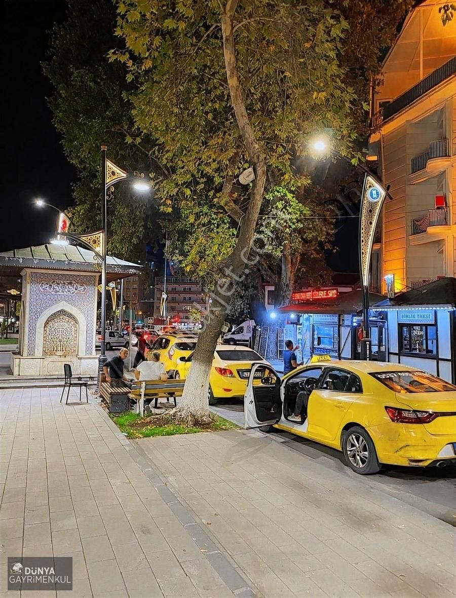 Dünya'dan Satılık Kütahya Merkezde Vazo Yanı Durak