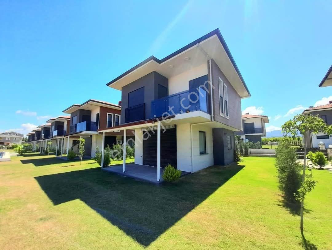 Havuzlu Site Tek Müstakil Denize Yakın Villa