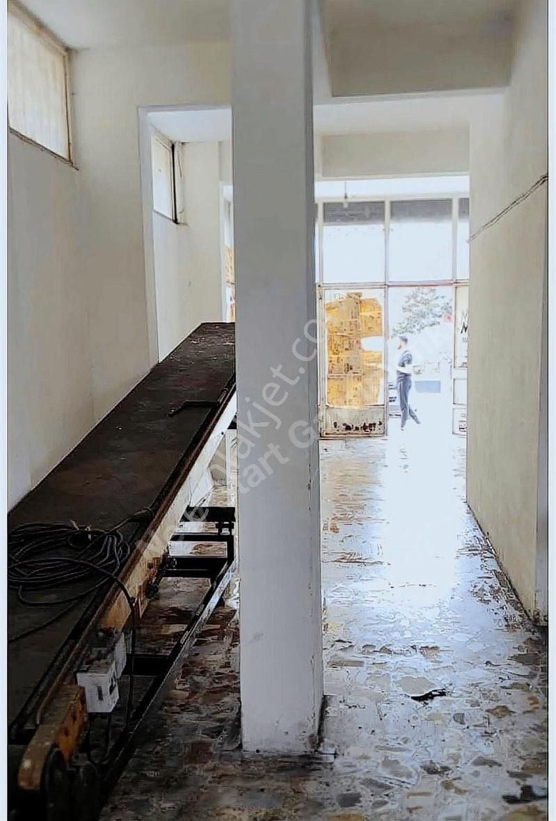 Maltepe'de 450 M2 Asansörlü Bir Çok İş Koluna Uygun İşyeri!!!
