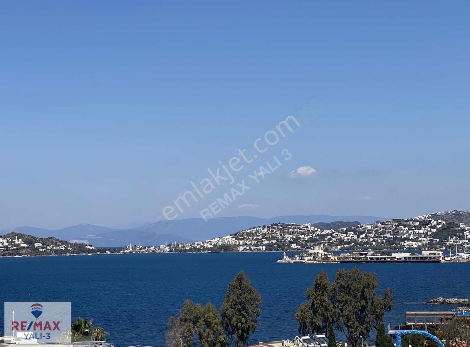 Re/max Yalı'dan Marina Manzaralı, Plaja Yürüme Mesafesinde Villa