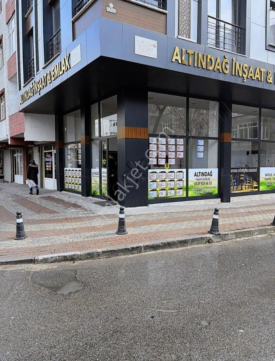 Süper Konumda Köşebaşı Ultra Lüks Yapılı Yatırımlık Dükkan