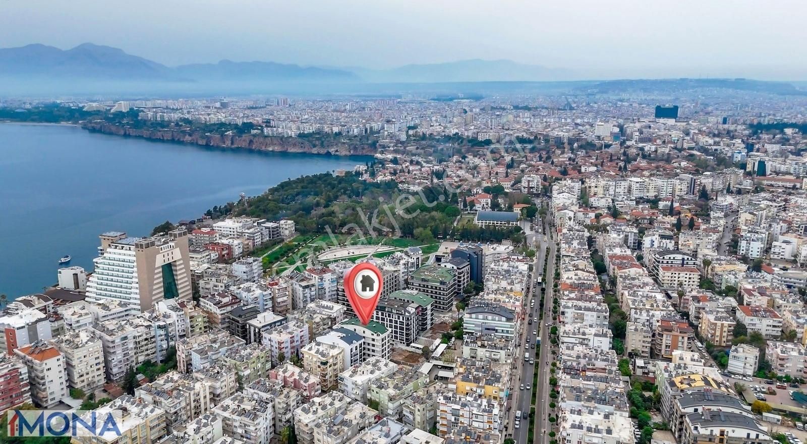 Işıklar Da Yerden Isıtmalı Rezidansta Havuz Cepheli 2+1