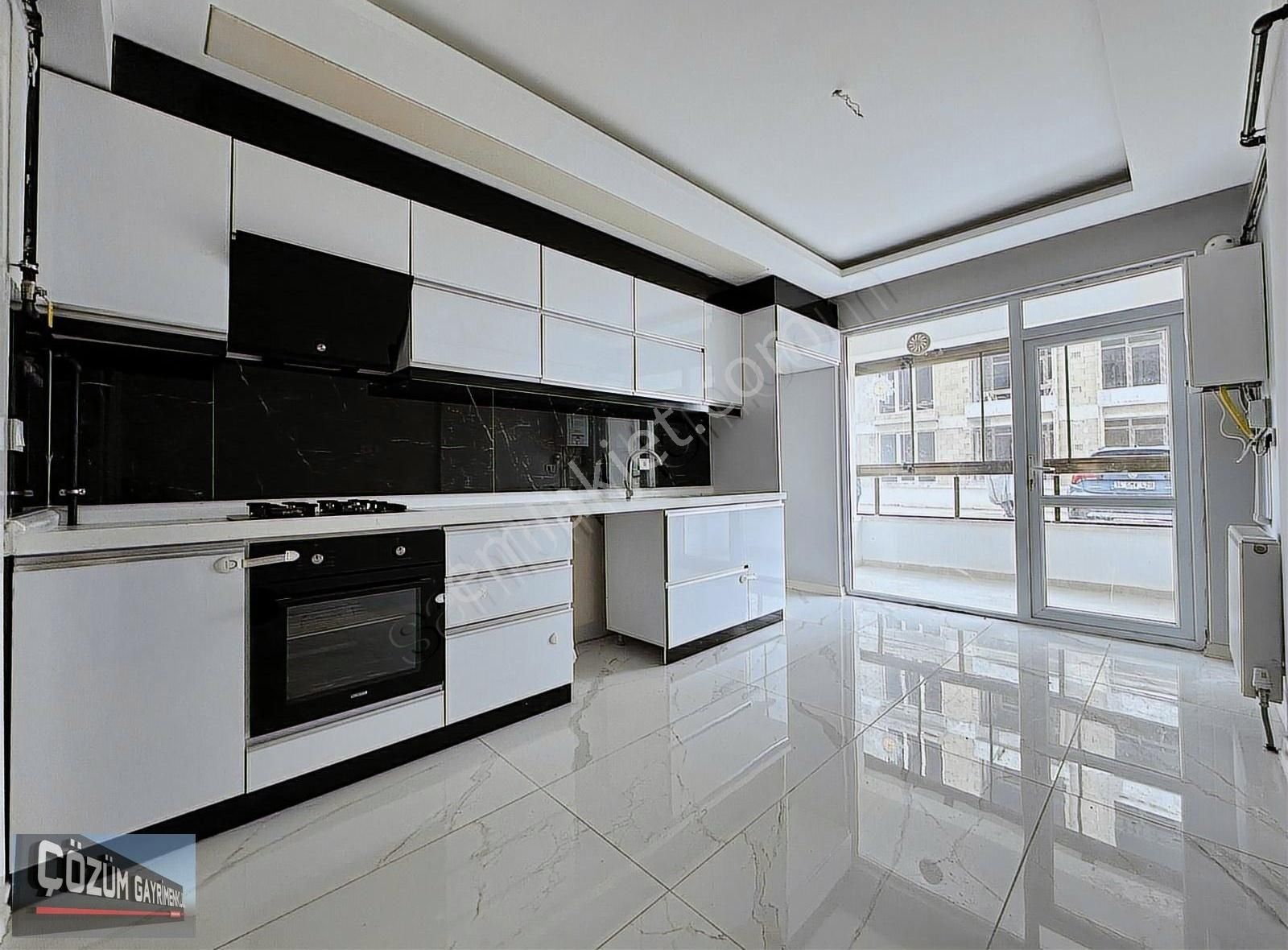 Çözüm Fırsatları Devam Ediyor 2+1 Full Yapılı Kombili Daire.