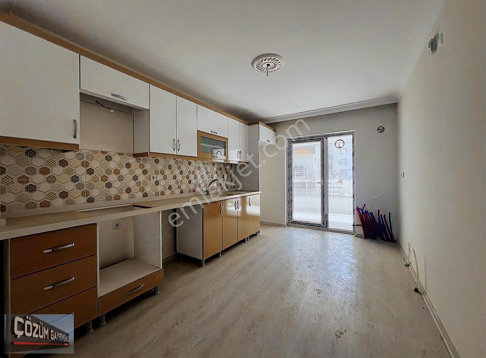 Fırsatlar Devam Ediyor 3+1 Sıfır Katta Teras Balkonlu Çift Banyo