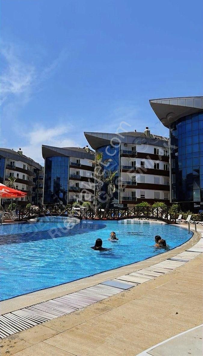 Lüks Sitede Denize 500m2 Eşyalı
