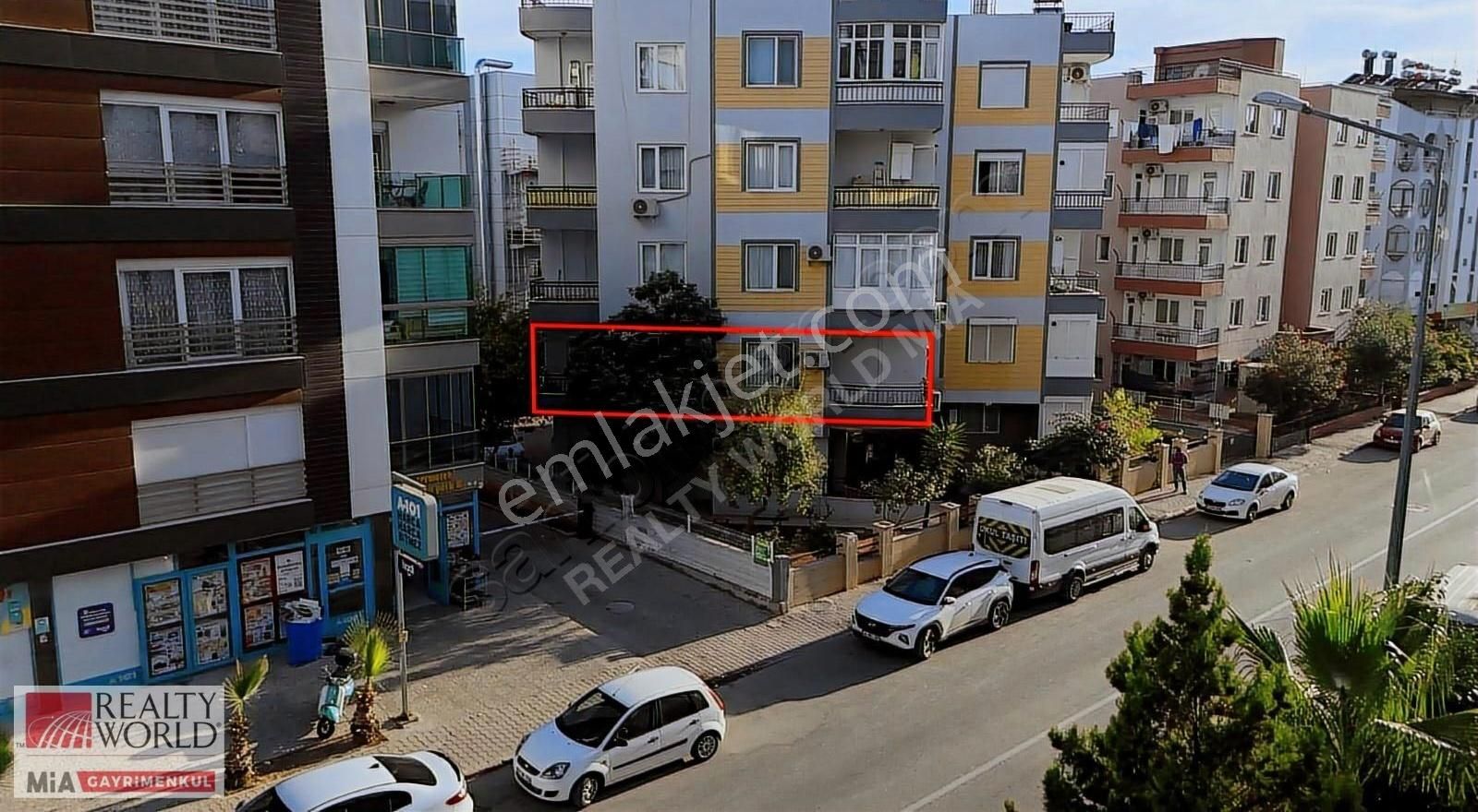 Kızıltoprak Mahallesinde Doğalgazlı , Geniş, Masrafsız 3-1 Daire