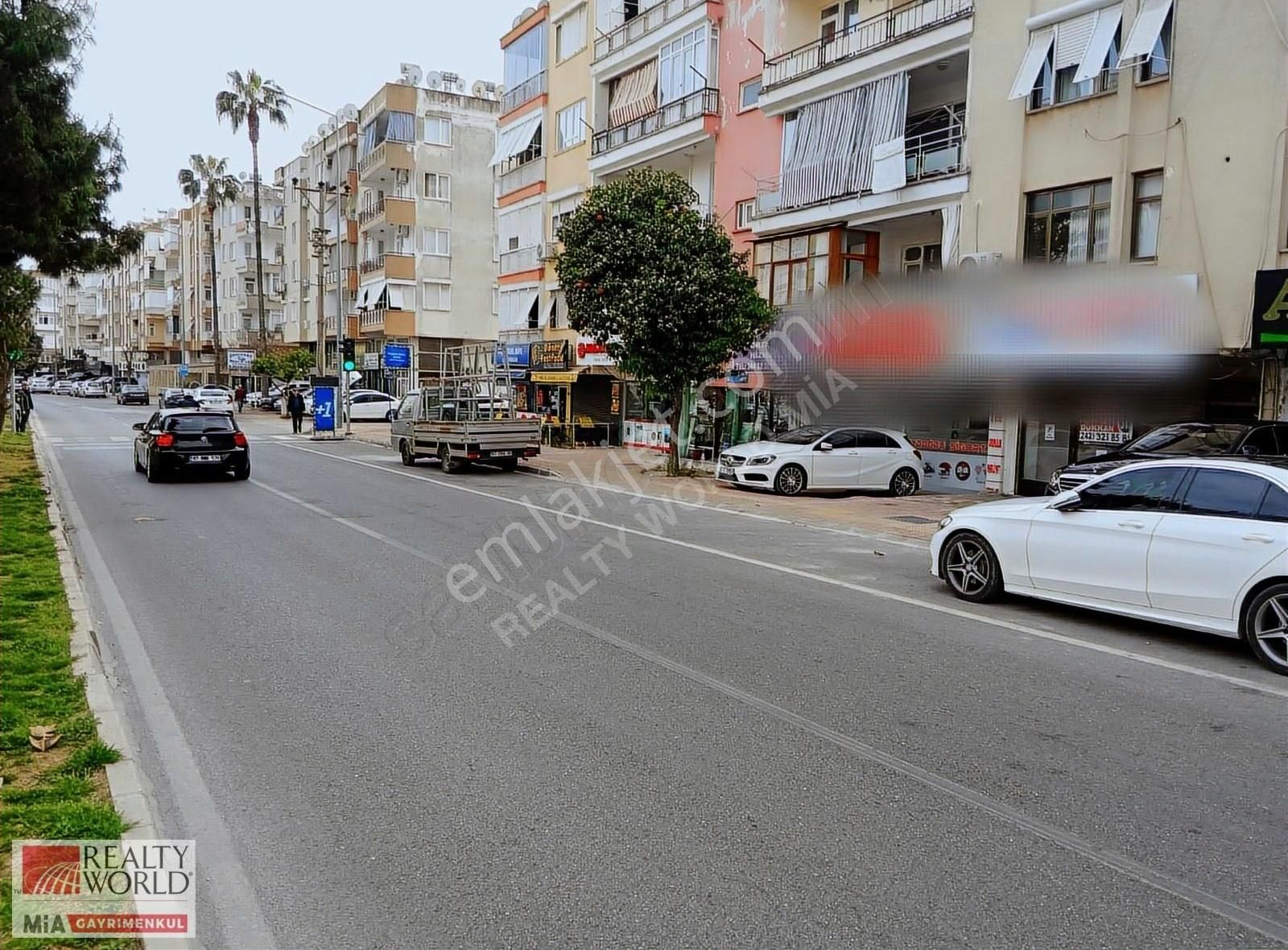 Turgut Reis Caddesi Üzerinde Kiralık İşyeri