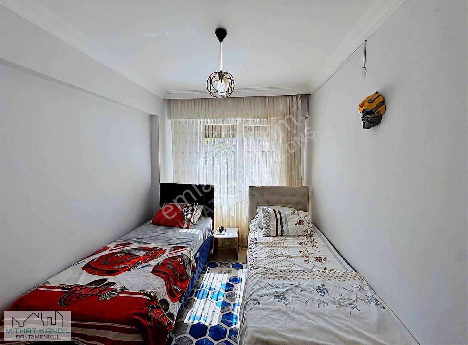 Mithat Kandil'den Prestijli Site'de Taşınmaya Hazır Eşyalı 2+1