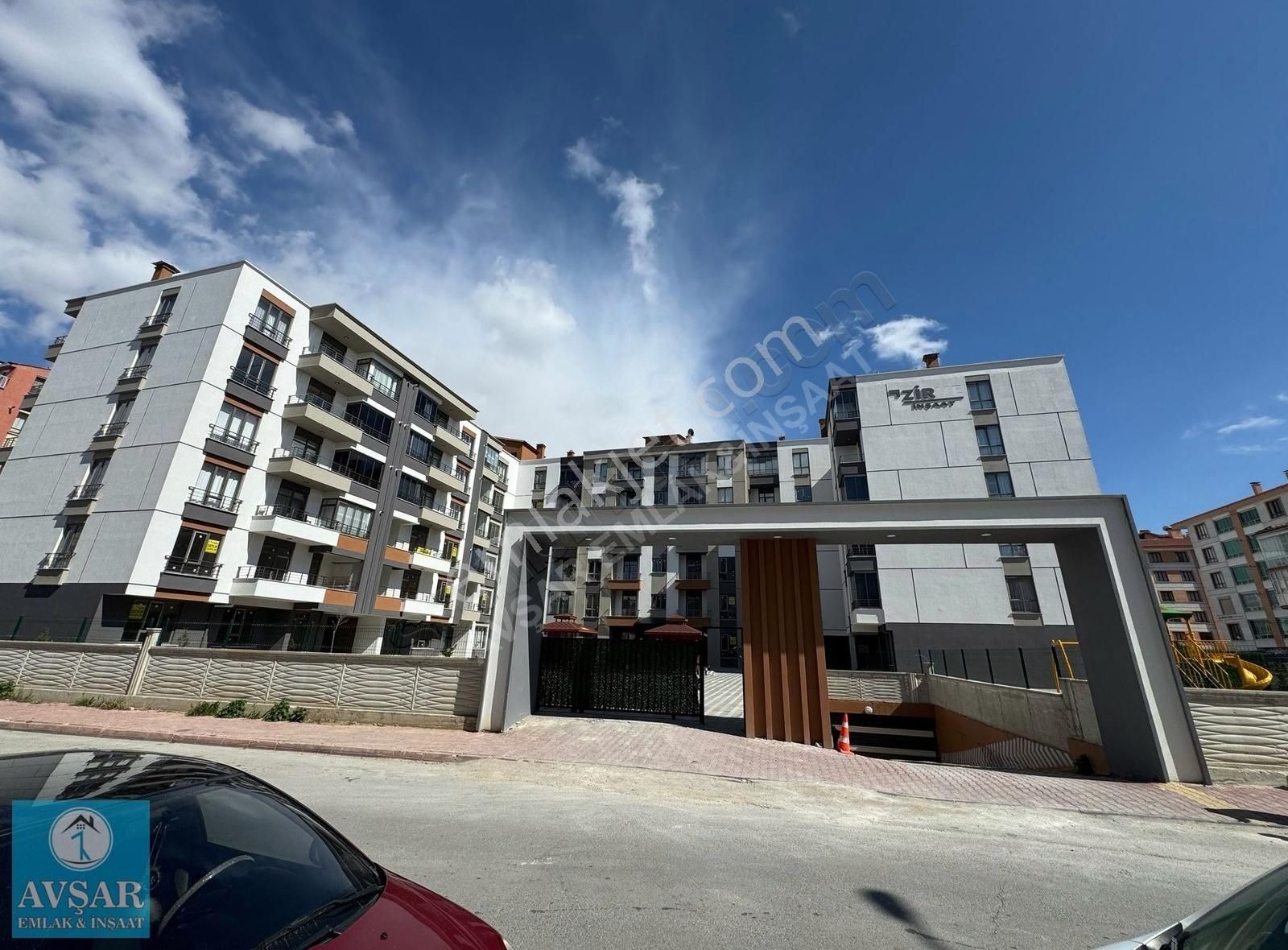 Ulubatlı Hasan Da Fetih Cad. Yakını Site İçi Eksiksiz 3+1 Daire