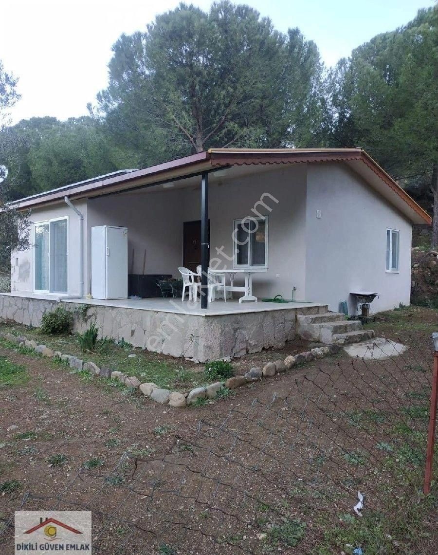 Dikili Kıroba Köyünde Satılık 3650 M2 Tarla İçerisinde 90m2 Çiftlik Evi