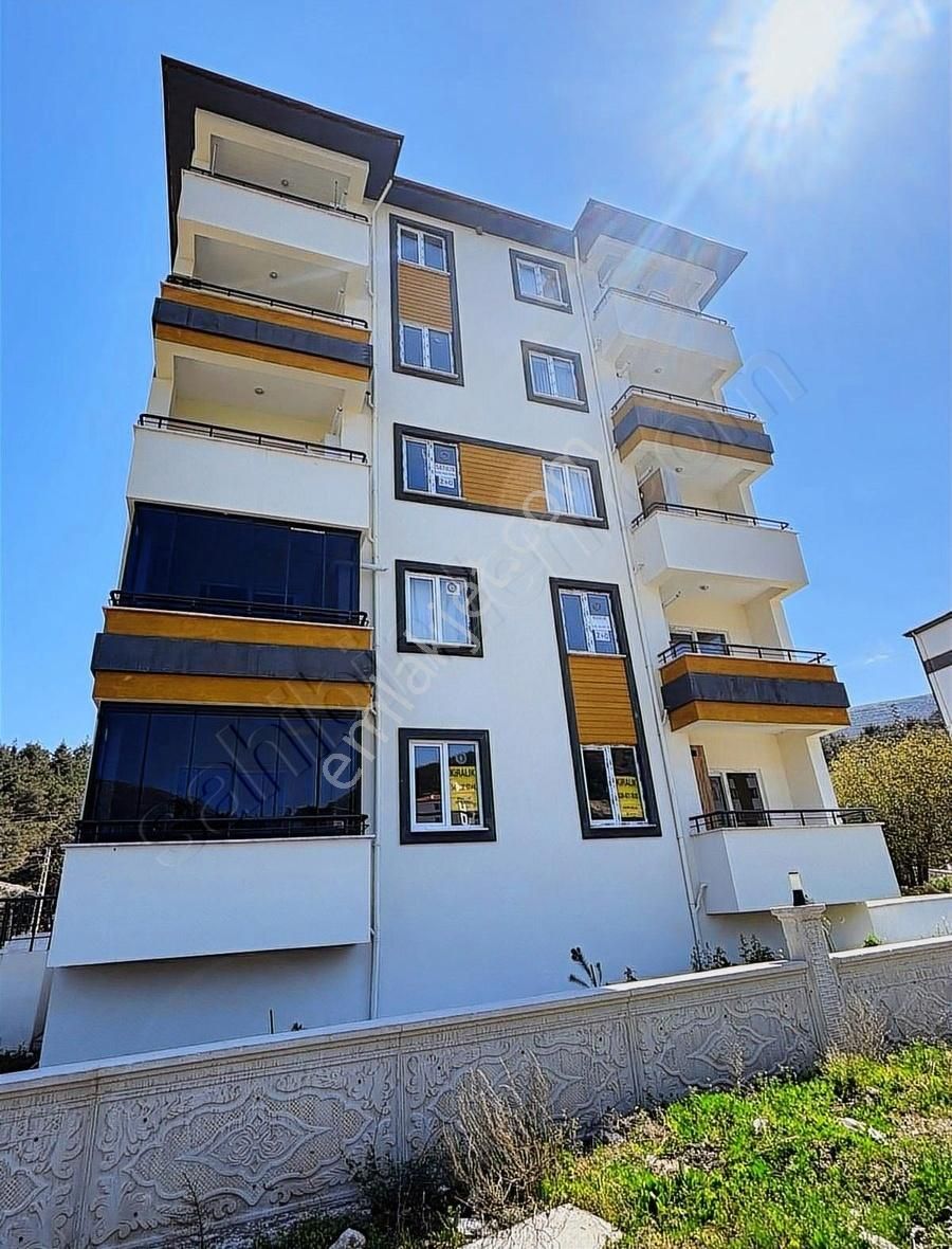 Amasya Şeyhcui Mahallesi Hz.ömer Arkası Okullar Böl. Kiralık 1+1