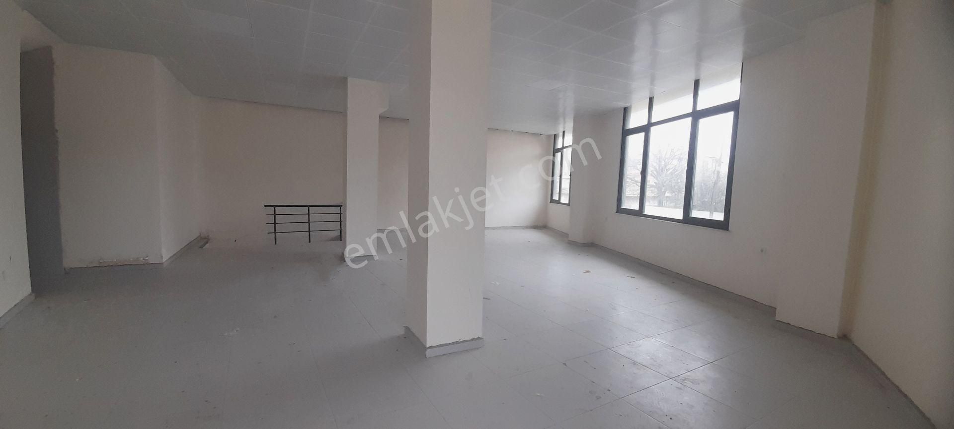 Rw Nefes'ten Edremit Kadıköy'de; 220 M2, Depolu, Kiralık İşyeri