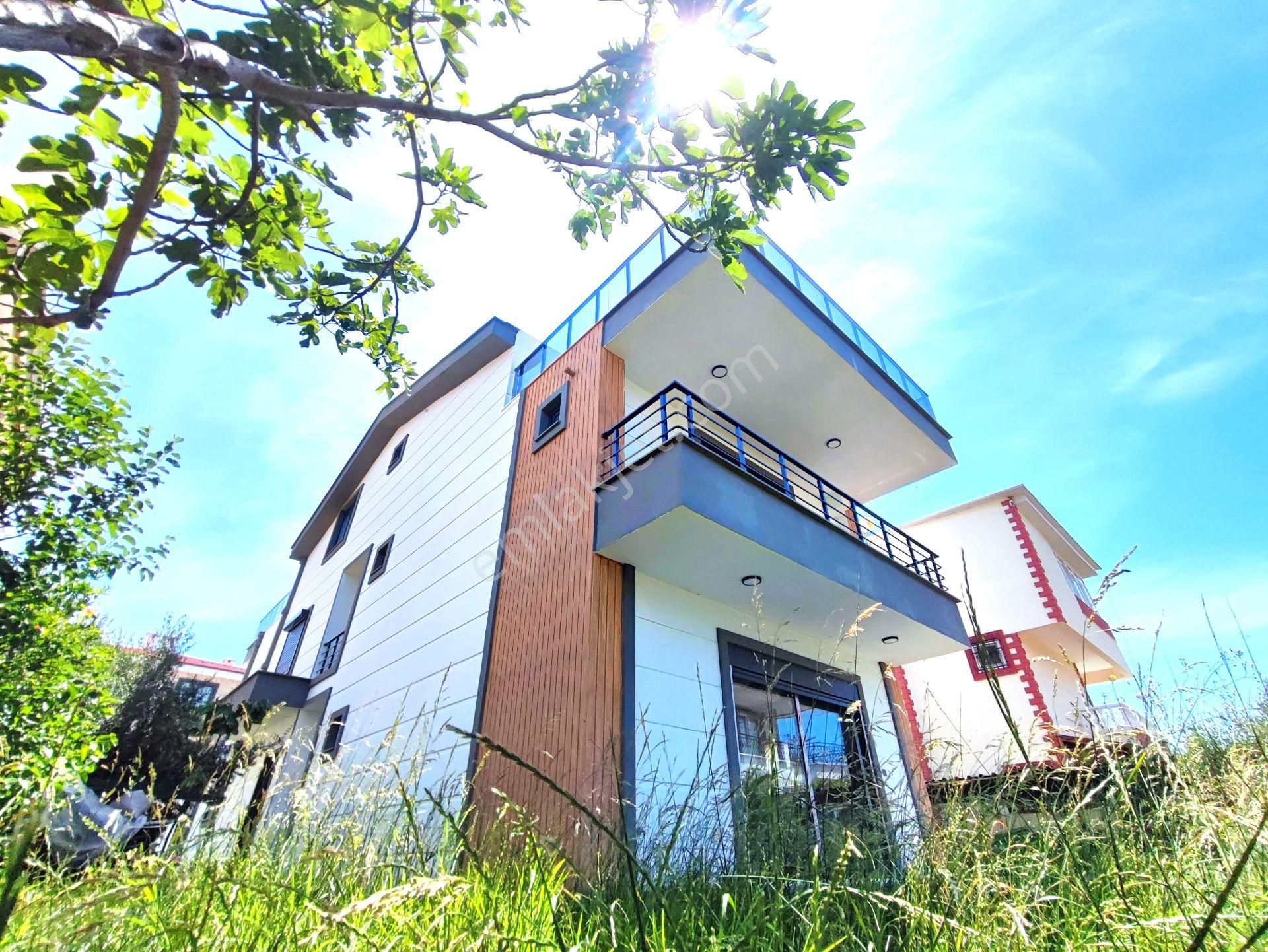 Aygül'den Güre'de Denize 200 Mt Sıfır Modern Yaşam Tarzı Ve Benzersiz Mimarisi İle 3+1 Satılık Villa