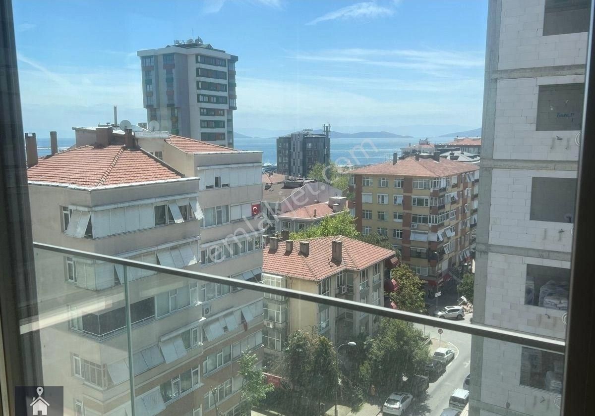 Bostancı Sahil'de Deniz Manzaralı 105net Sıfır Bina 3+1 Ceyda'dan
