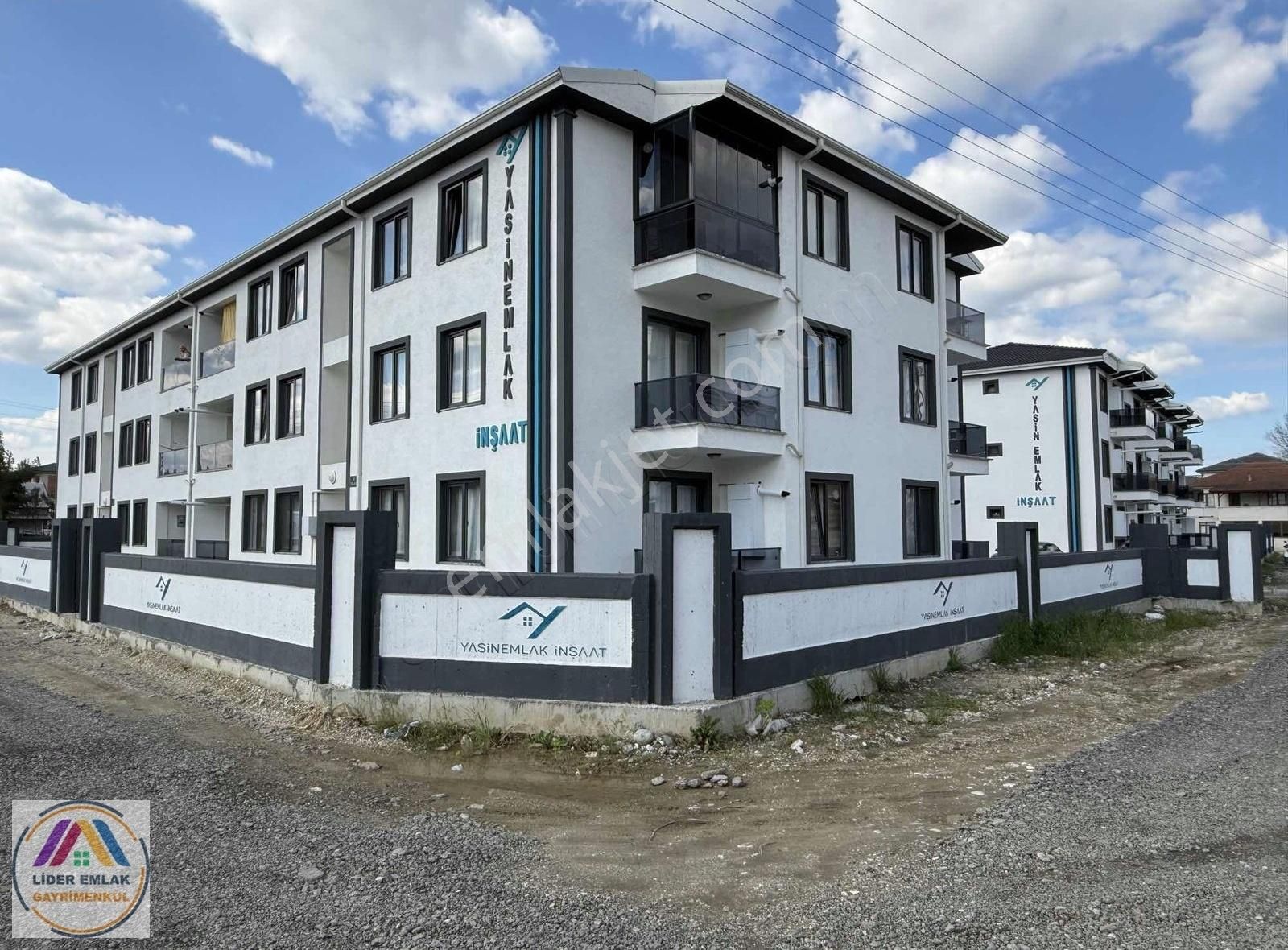 Lider Emlaktan Yüksek Giriş Koridorlu Kombili 2+0 Harika Daire