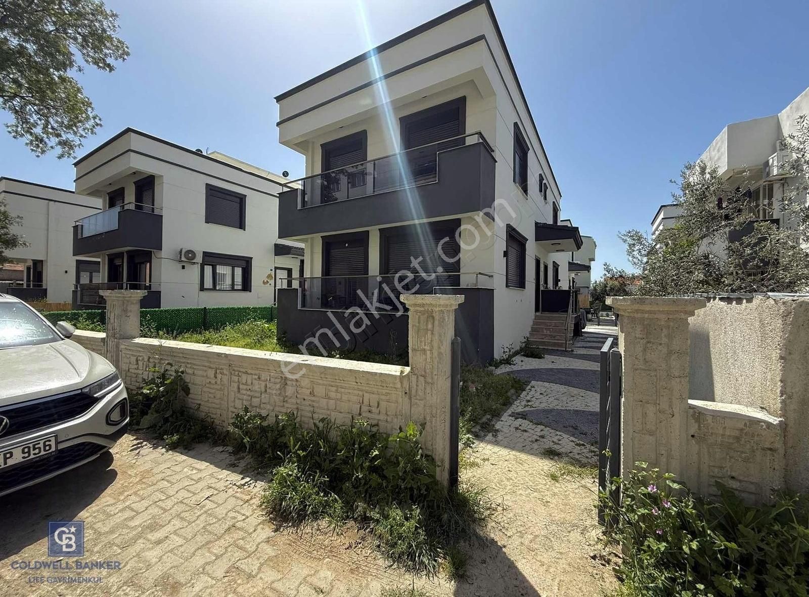 Aliağa Yenişakran'da 2+1 Bahçeli Kiralık Villa