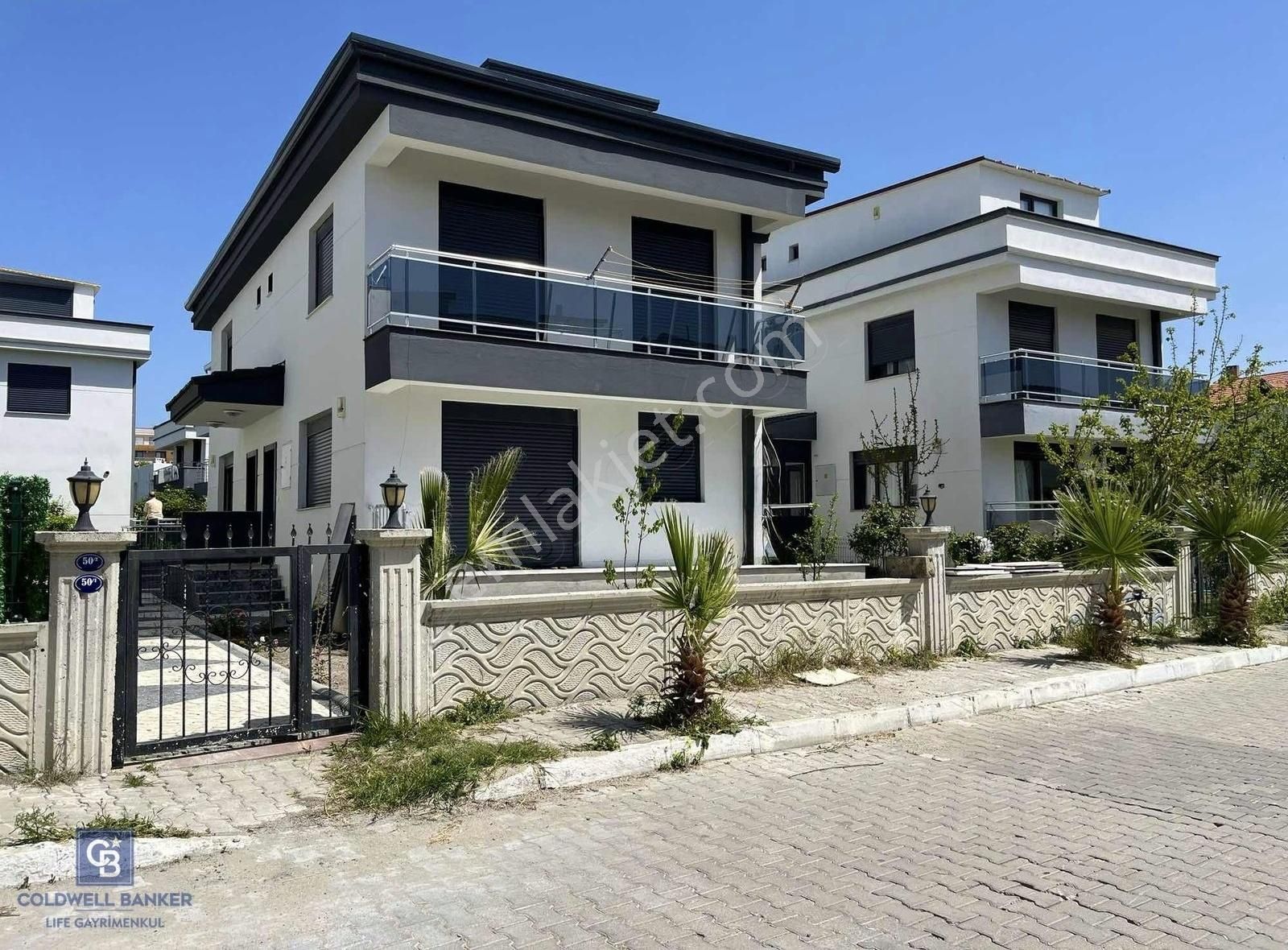 Aliağa Yenişakran Satılık 2+1 Bahçeli Dubleks Villa