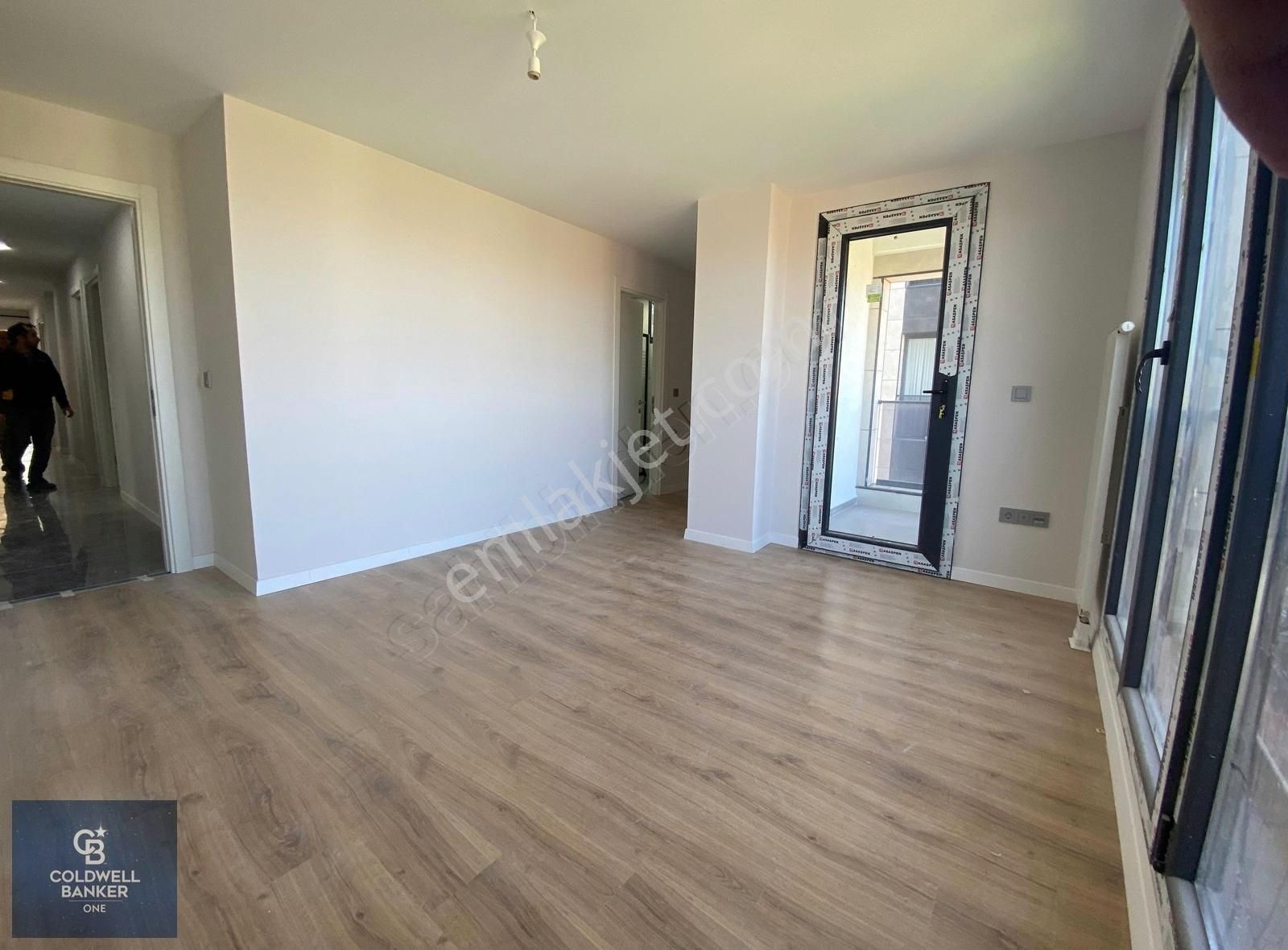 Mimoza Evleri Sitesinde Satılık 4+1 Yatırımlık Daire