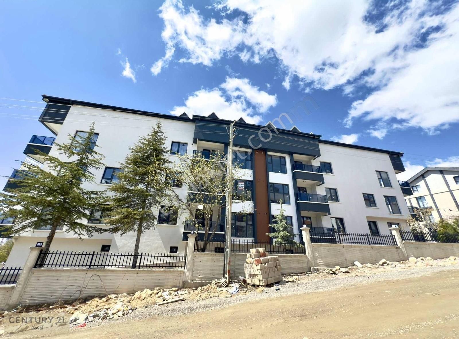 Taşpınar Bella İncek Sitesi Ebeveyn Banyolu Satılık 2+1 Daire