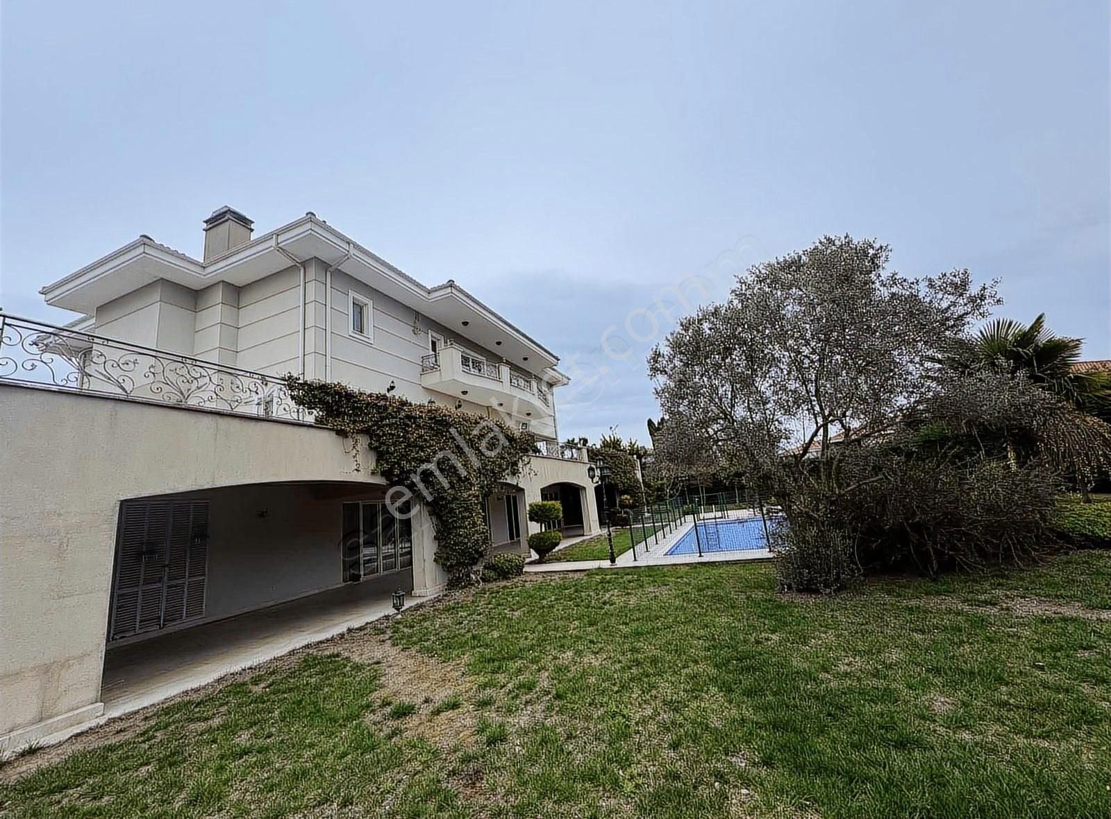 Remax Gelişim'den Günışığı Konakları 3361 M2 Arsalı Villa