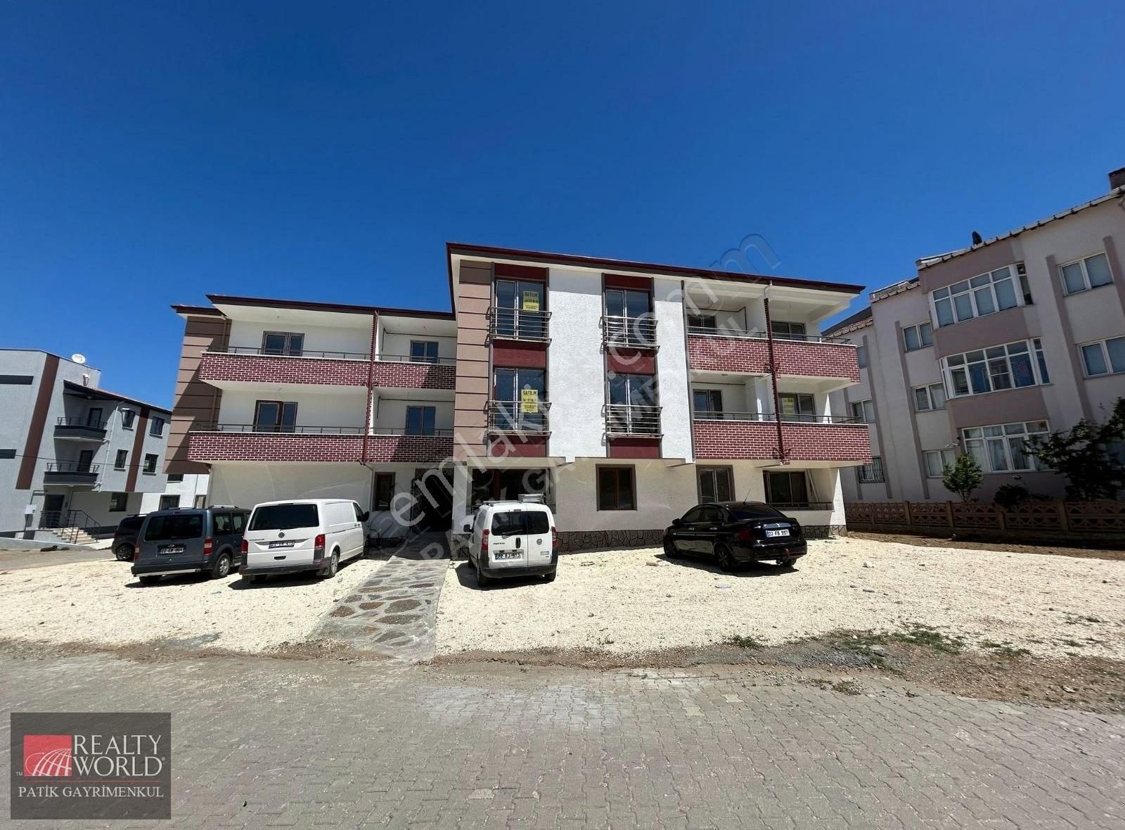 Cumhuriyet Mahallesinde Satılık 1+1 Satılık Muhteşem Daire